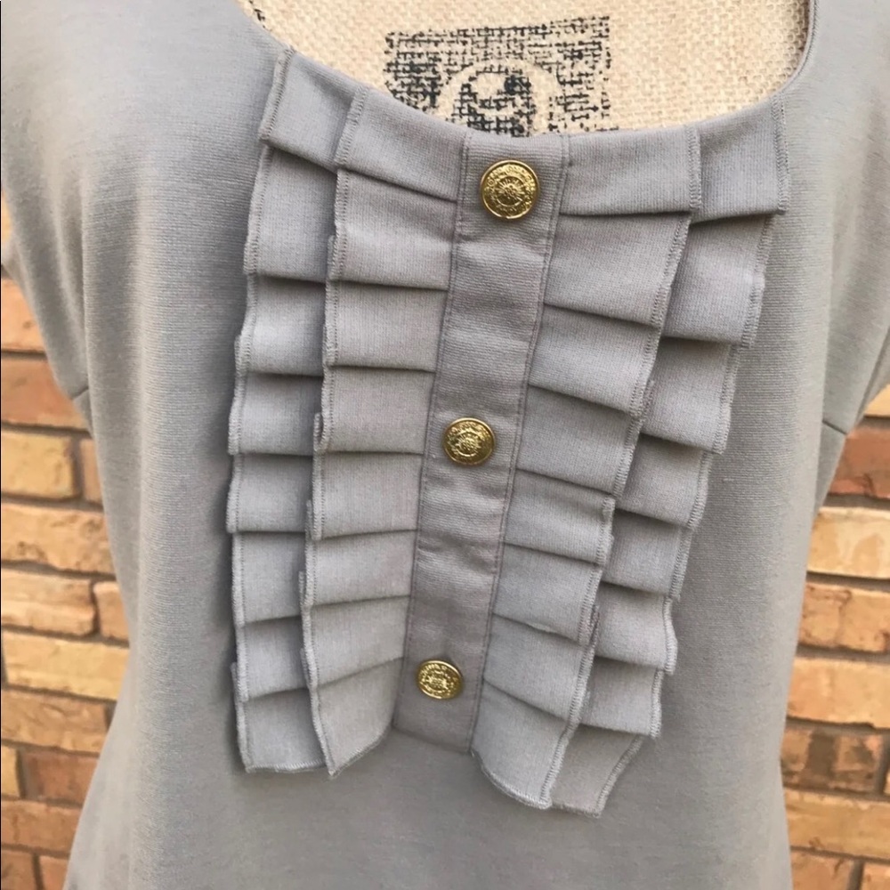 VERTIGO Paris Gray Ruffeled Sleeveless Top
